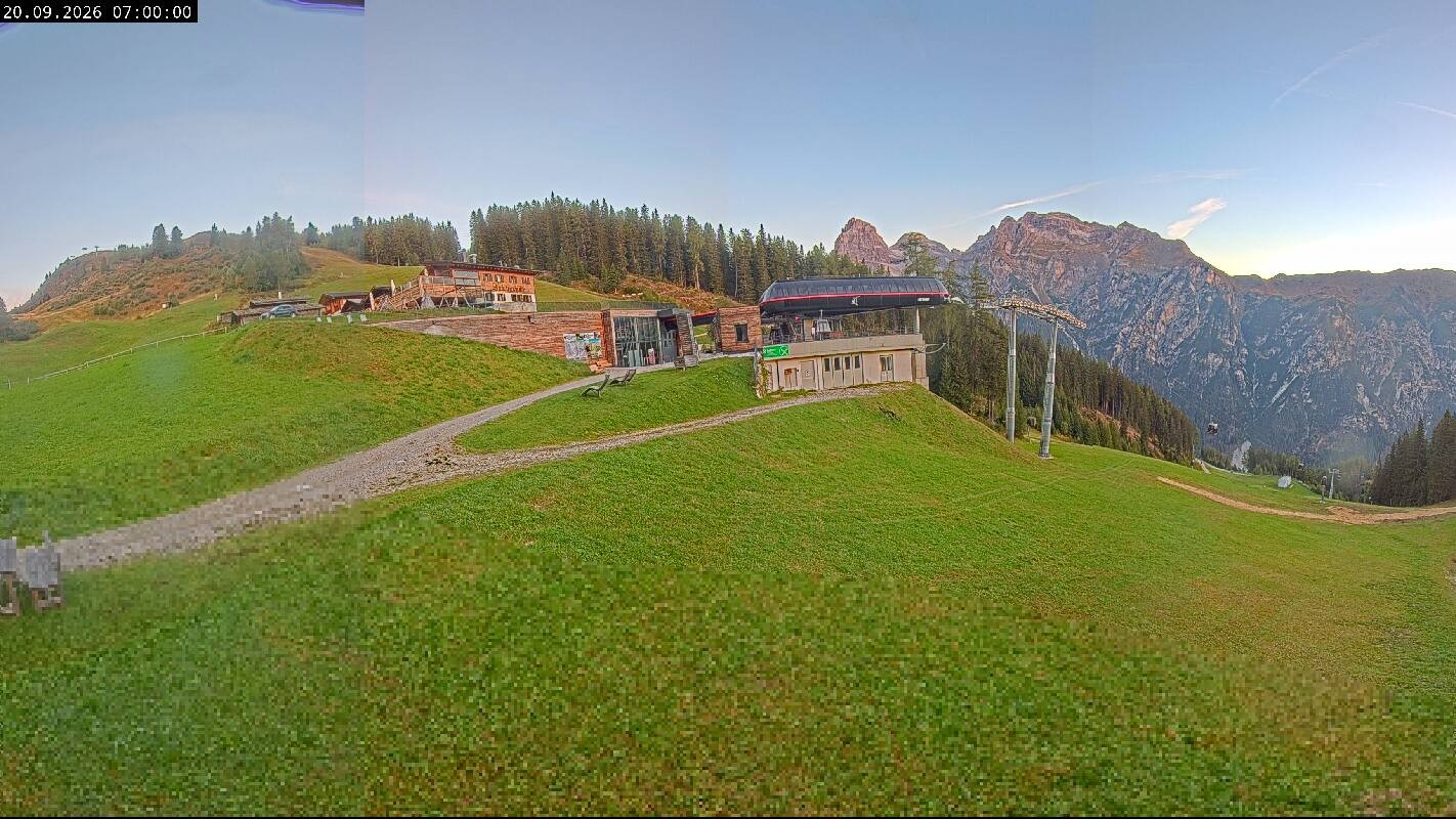 Archiv Foto Webcam Ladurns Gondelbahn Bergstation
