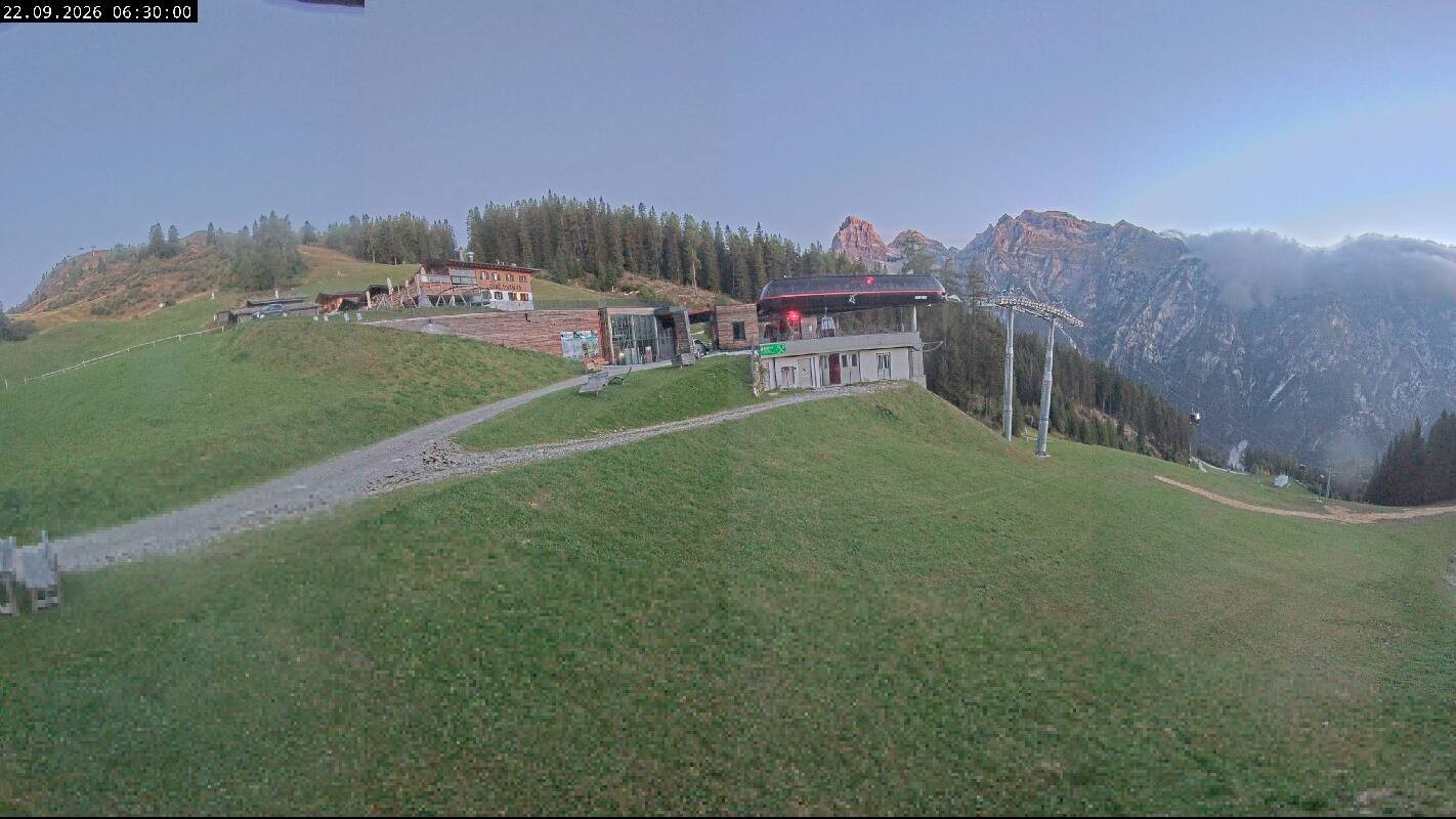 Archiv Foto Webcam Ladurns Gondelbahn Bergstation