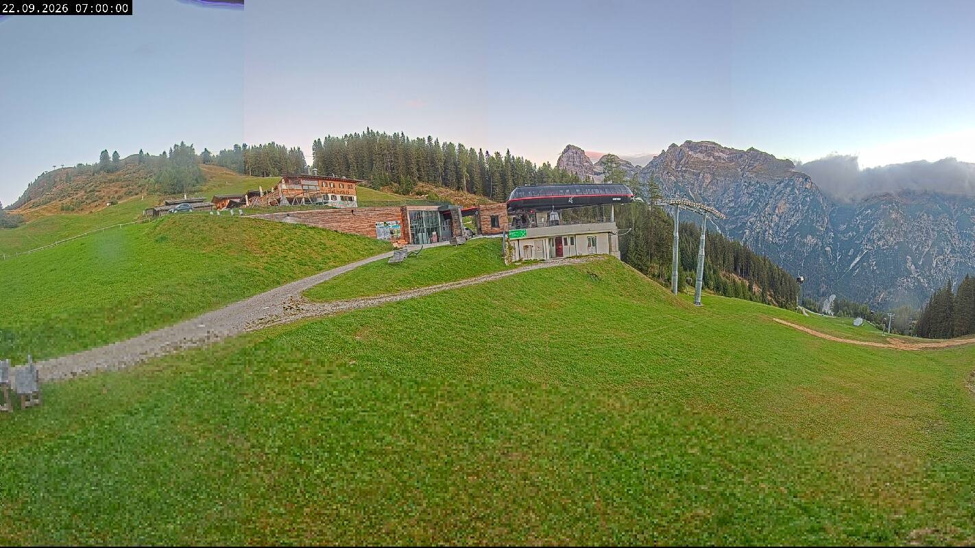 Archiv Foto Webcam Ladurns Gondelbahn Bergstation