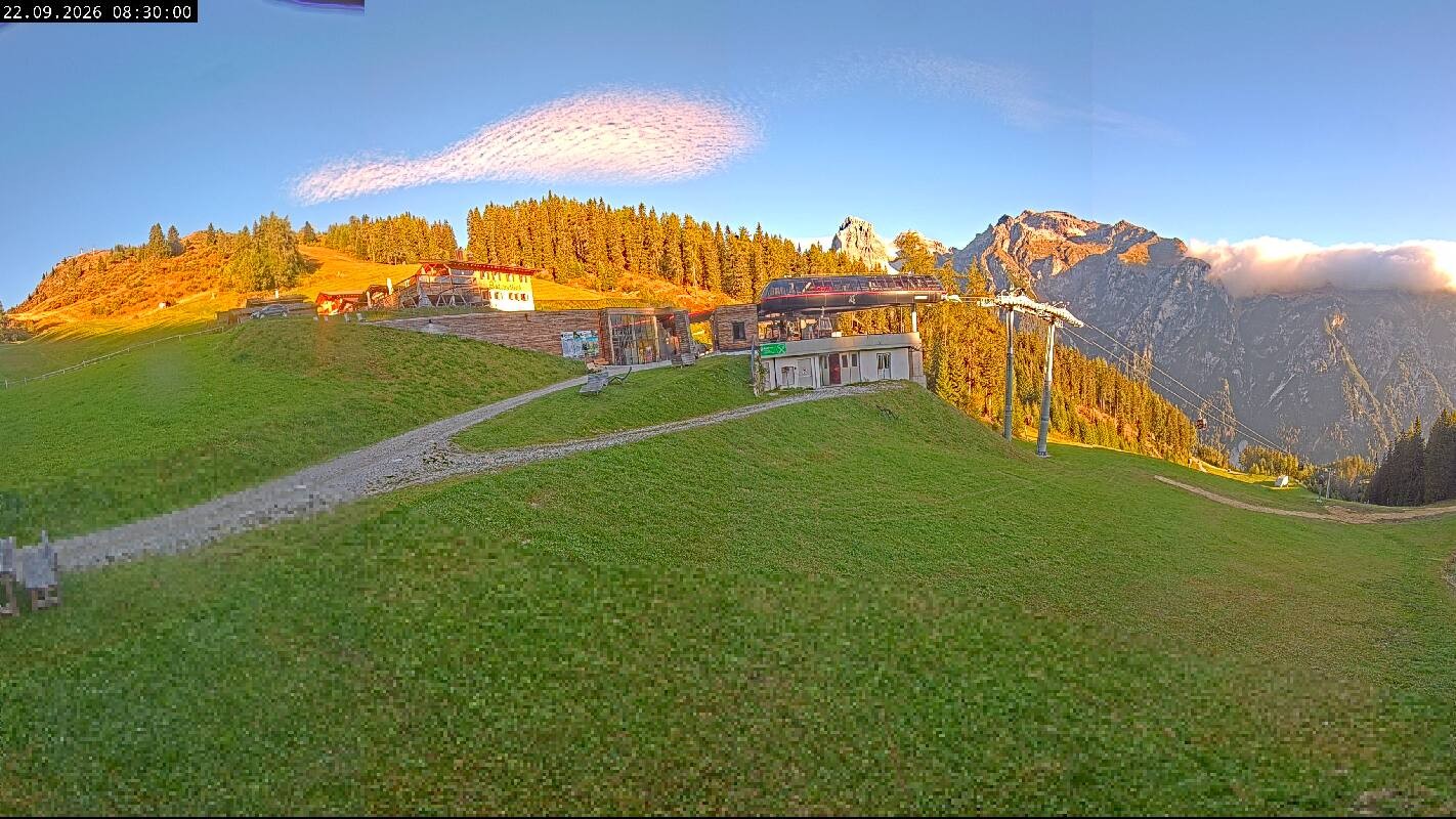 Archiv Foto Webcam Ladurns Gondelbahn Bergstation