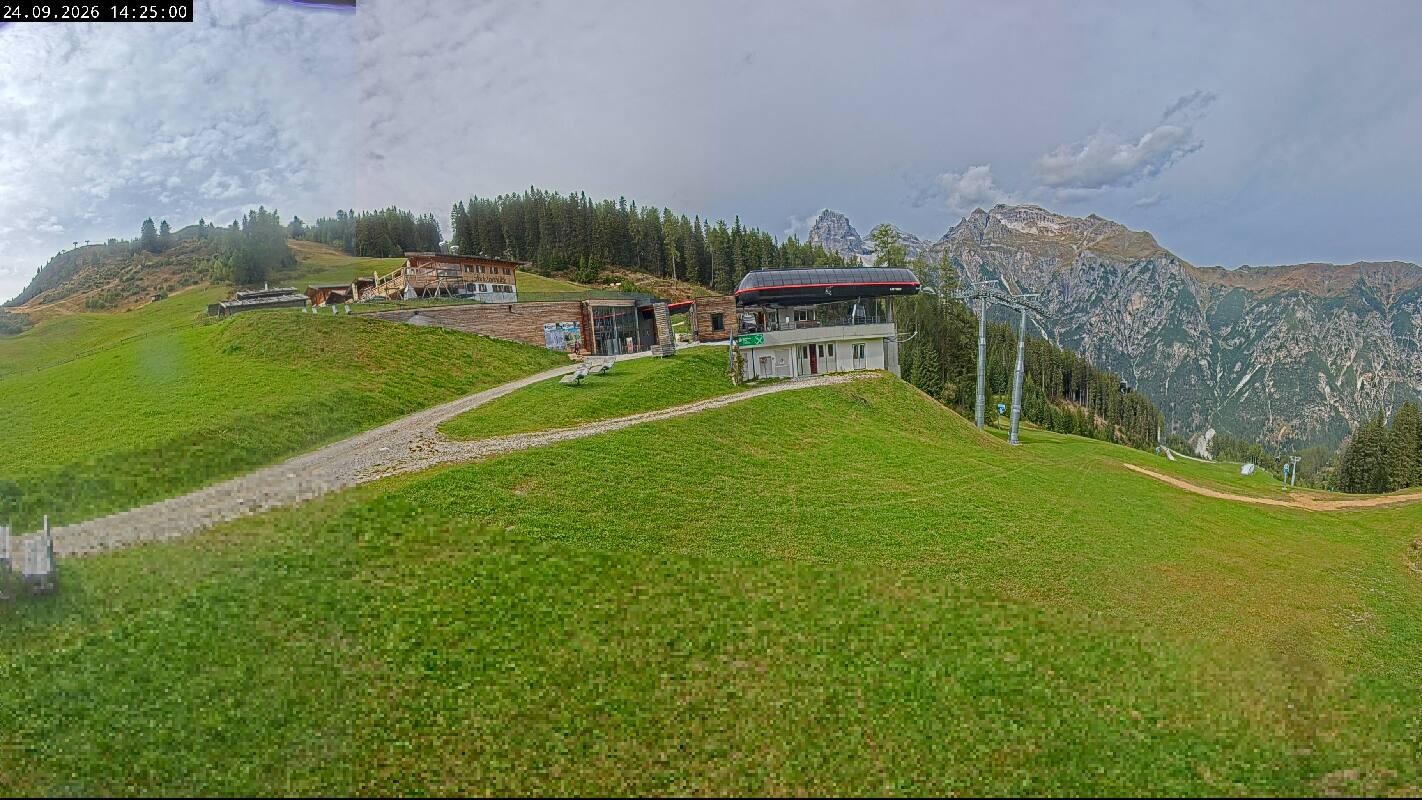Archived image Webcam Top Station Ladurns gondola