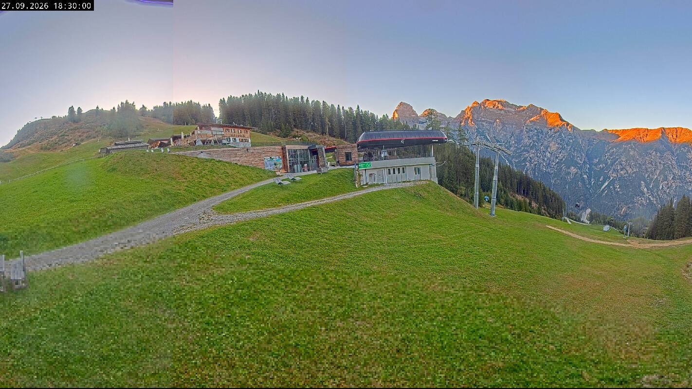 Archiv Foto Webcam Ladurns Gondelbahn Bergstation