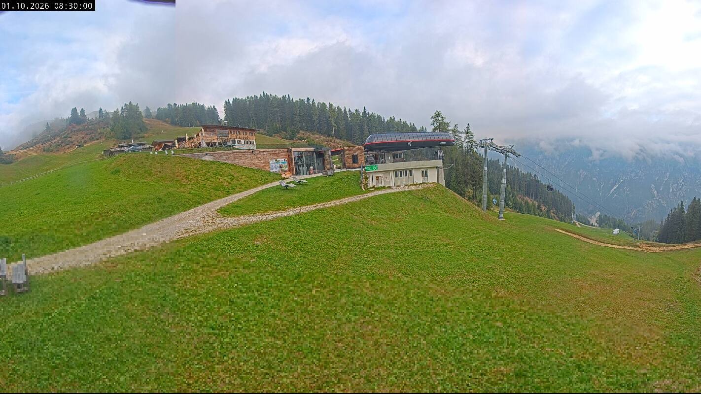Archiv Foto Webcam Ladurns Gondelbahn Bergstation
