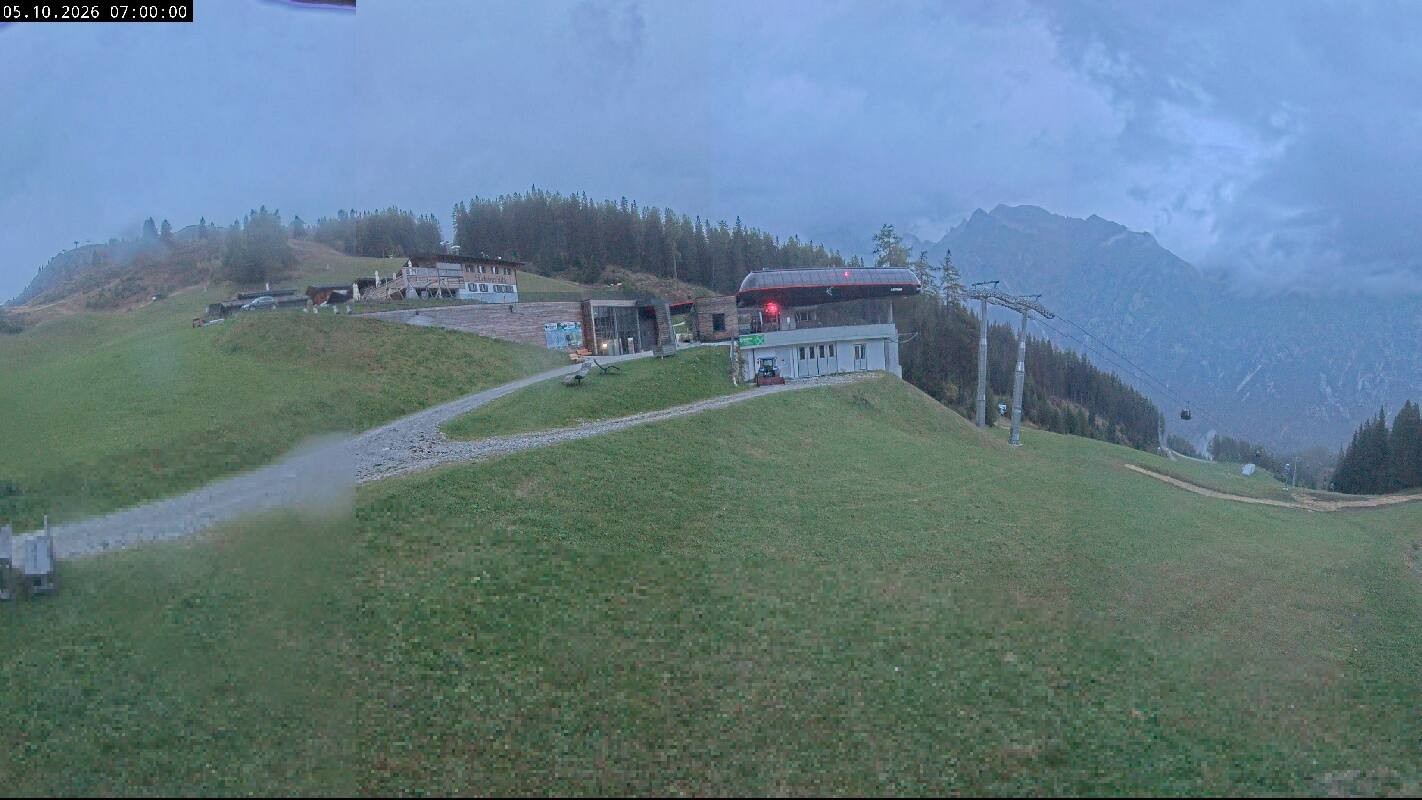 Archived image Webcam Top Station Ladurns gondola