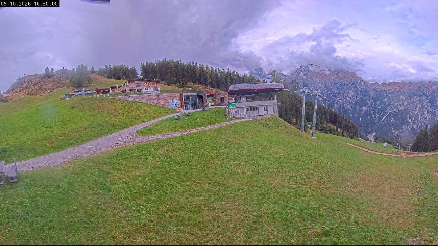 Archived image Webcam Top Station Ladurns gondola