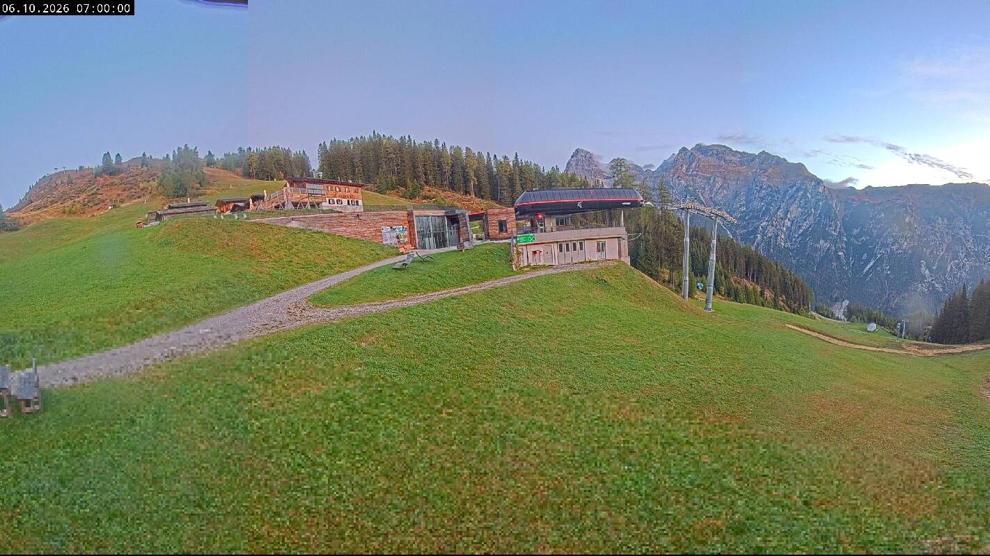 Archiv Foto Webcam Ladurns Gondelbahn Bergstation