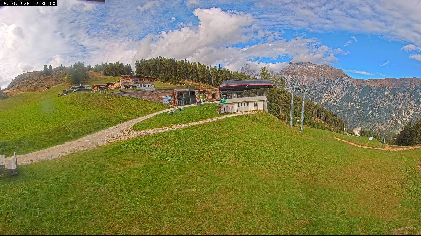 Archiv Foto Webcam Ladurns Gondelbahn Bergstation