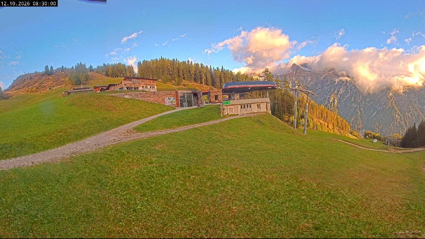 Archived image Webcam Top Station Ladurns gondola