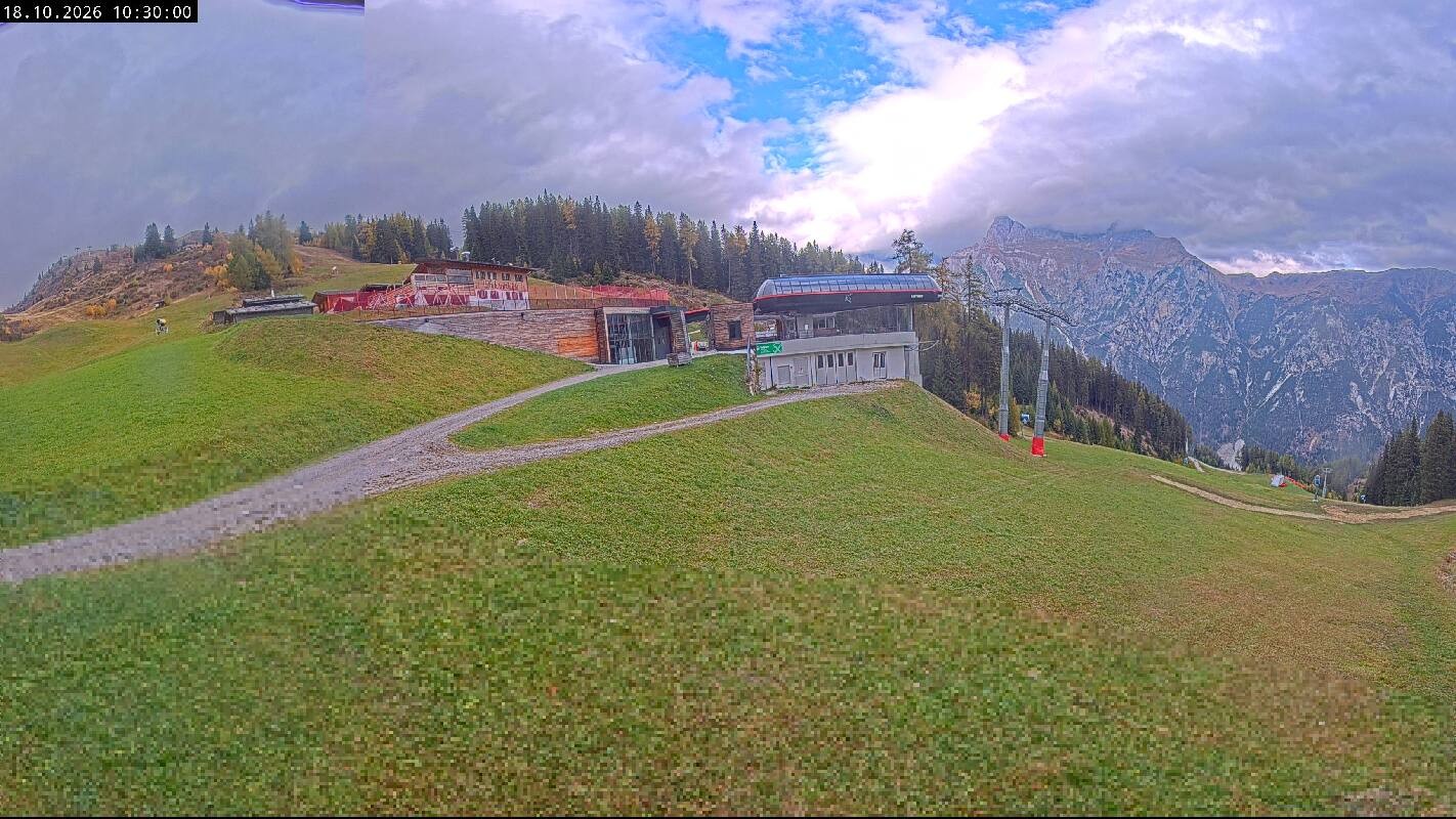 Archived image Webcam Top Station Ladurns gondola