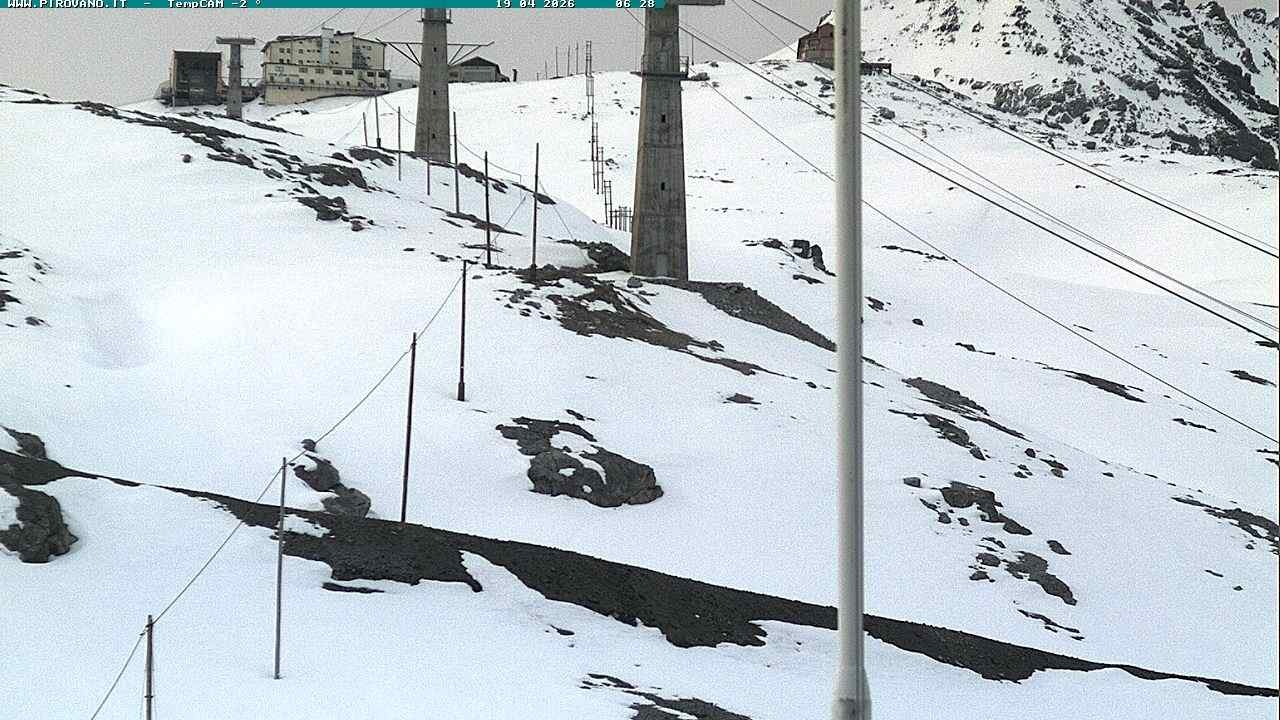 Archiv Foto Webcam Stilfser Joch: Blick auf die Gondel