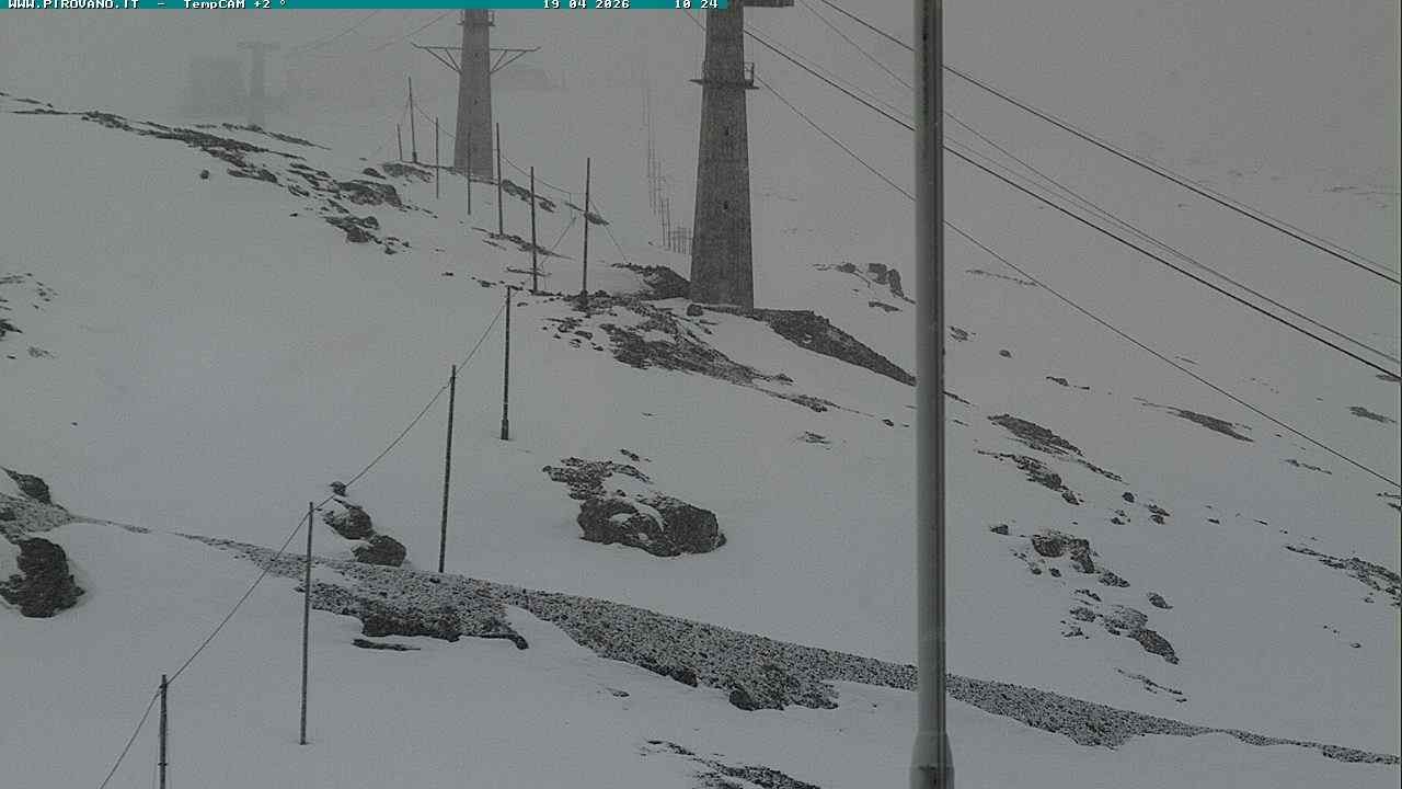 Archiv Foto Webcam Stilfser Joch: Blick auf die Gondel