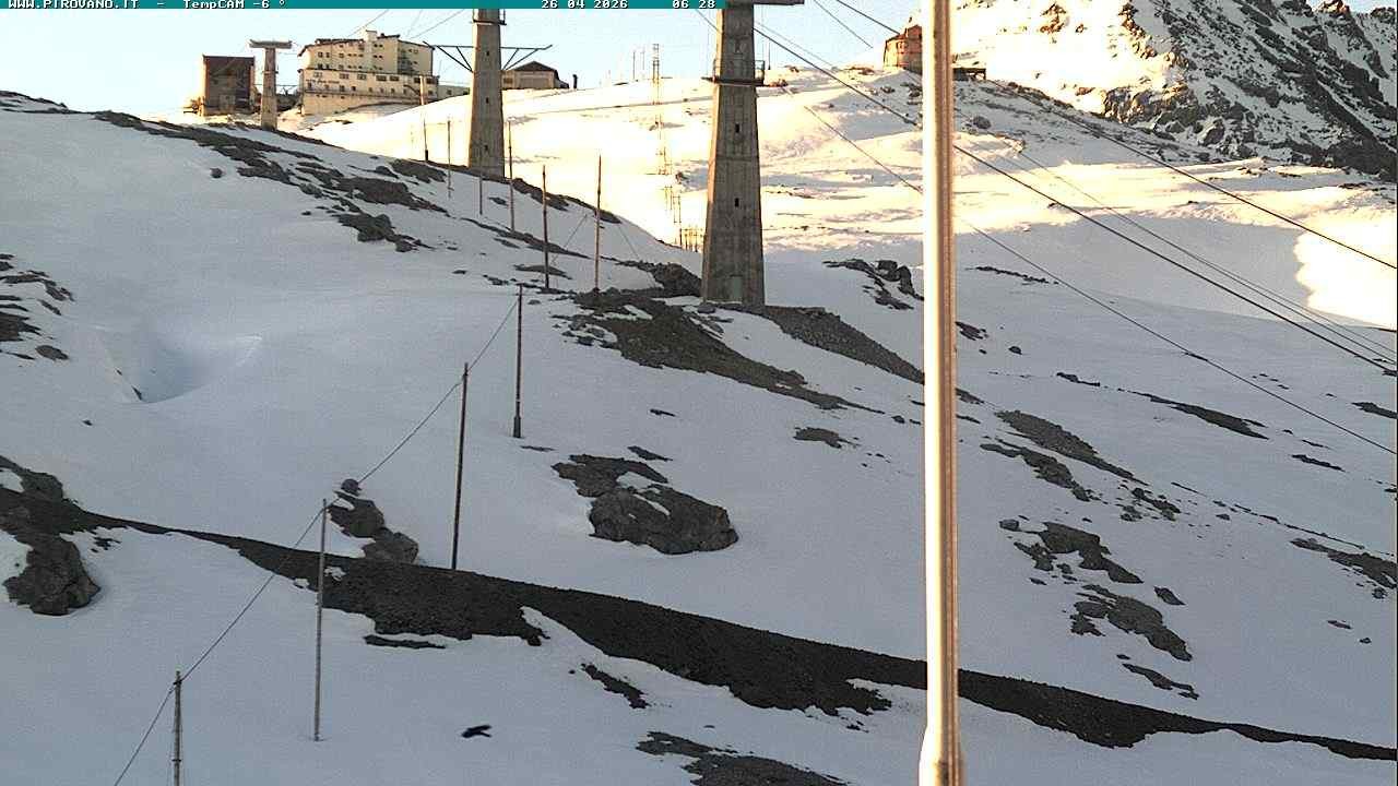 Archiv Foto Webcam Stilfser Joch: Blick auf die Gondel