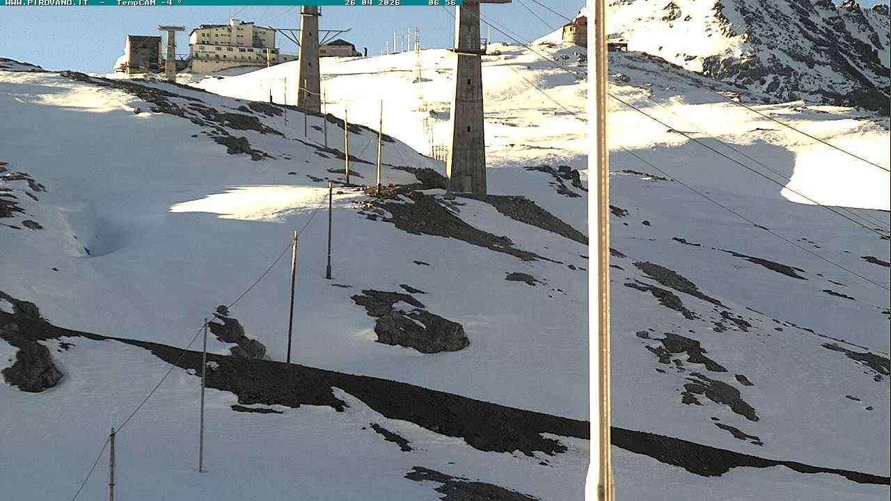 Archiv Foto Webcam Stilfser Joch: Blick auf die Gondel