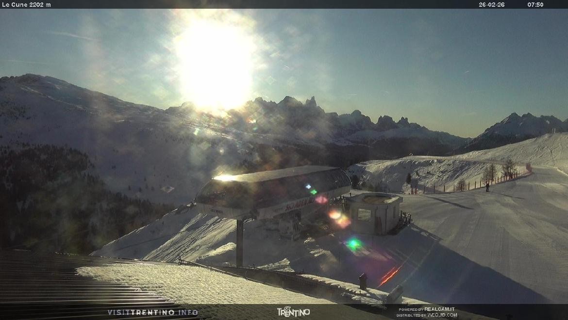 Archived image Webcam mountain station Le Cune, Trentino