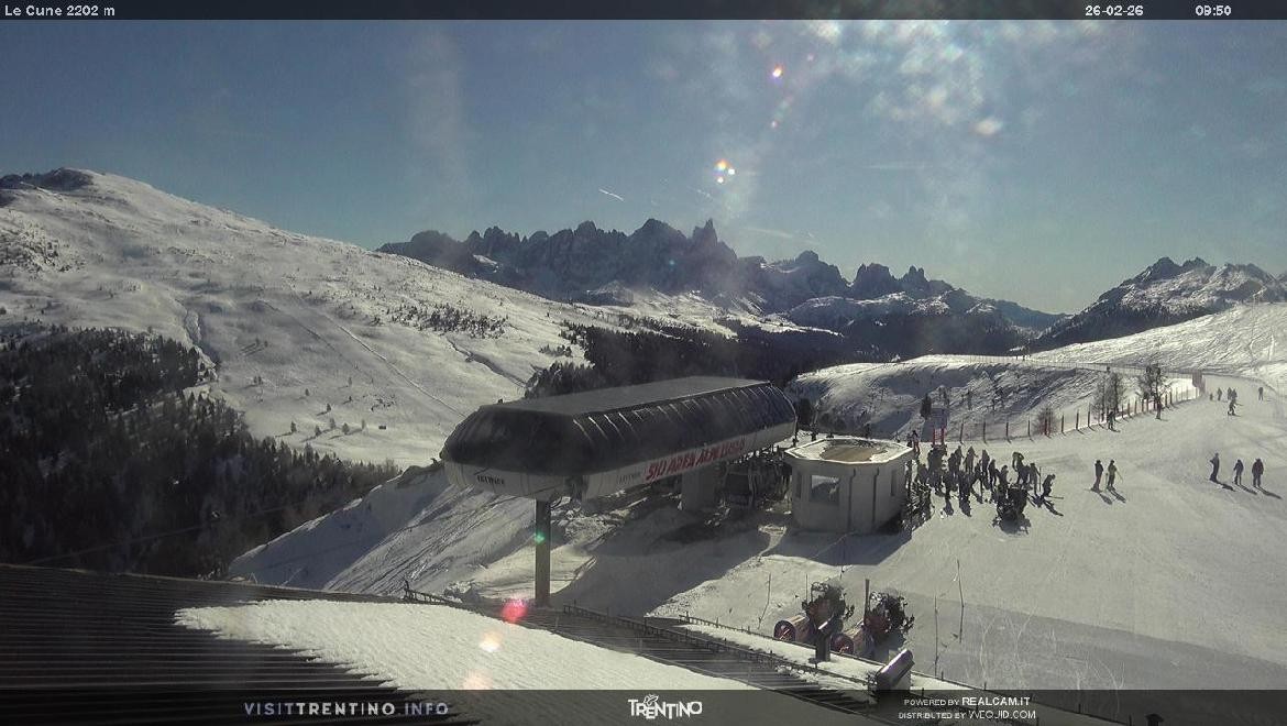Archived image Webcam mountain station Le Cune, Trentino