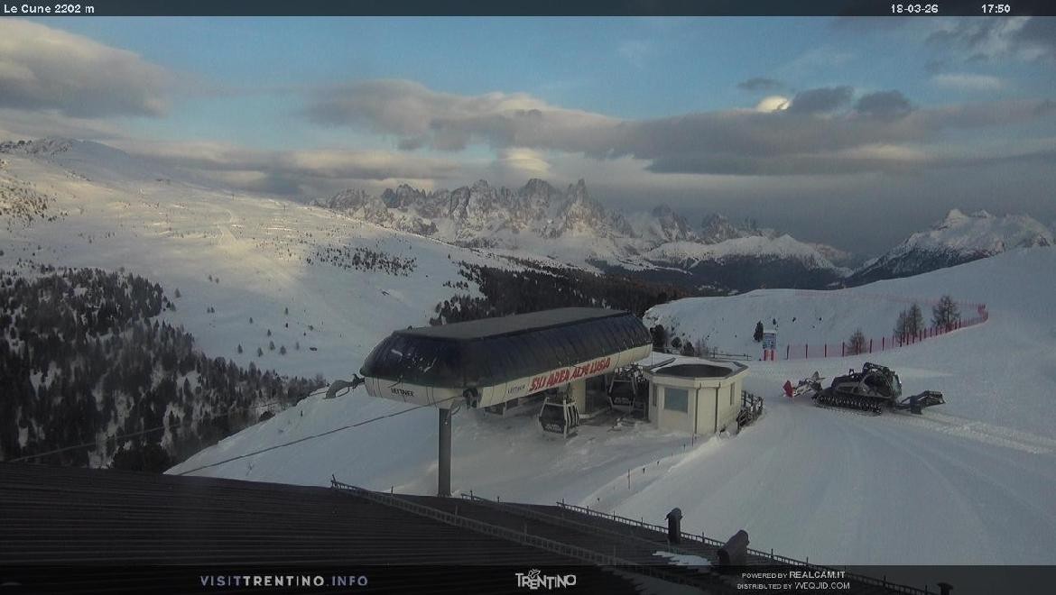 Archived image Webcam mountain station Le Cune, Trentino