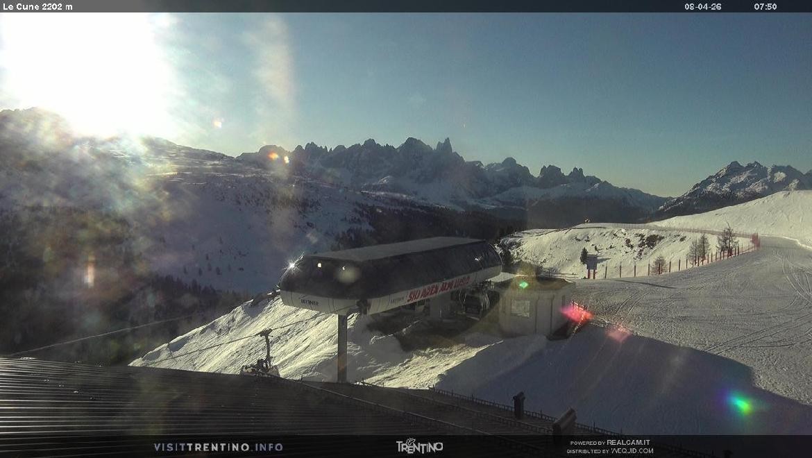 Archived image Webcam mountain station Le Cune, Trentino