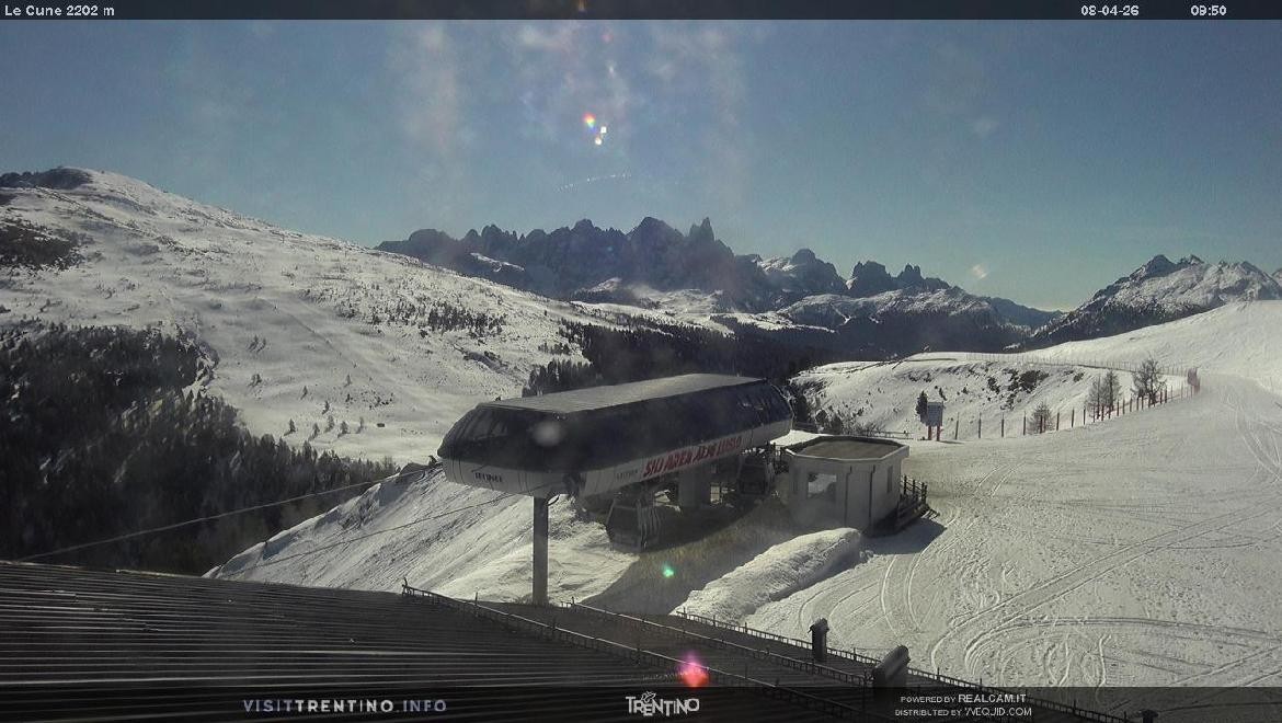 Archived image Webcam mountain station Le Cune, Trentino