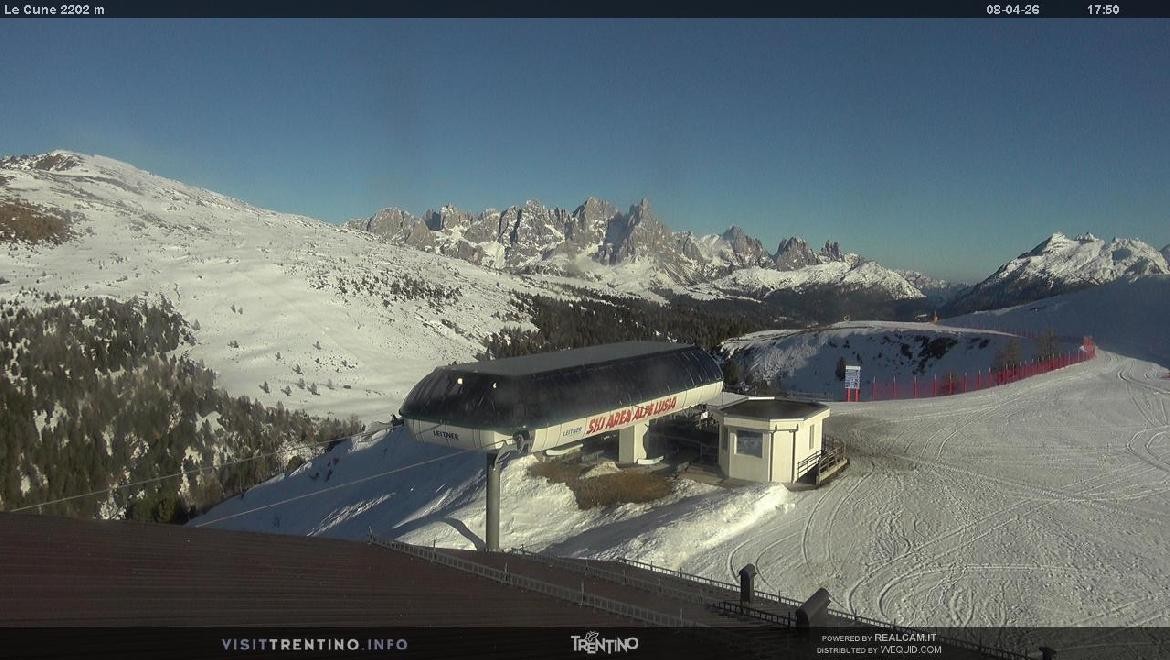 Archived image Webcam mountain station Le Cune, Trentino