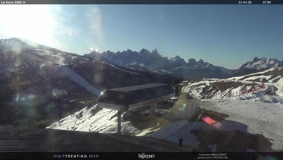 Archived image Webcam mountain station Le Cune, Trentino