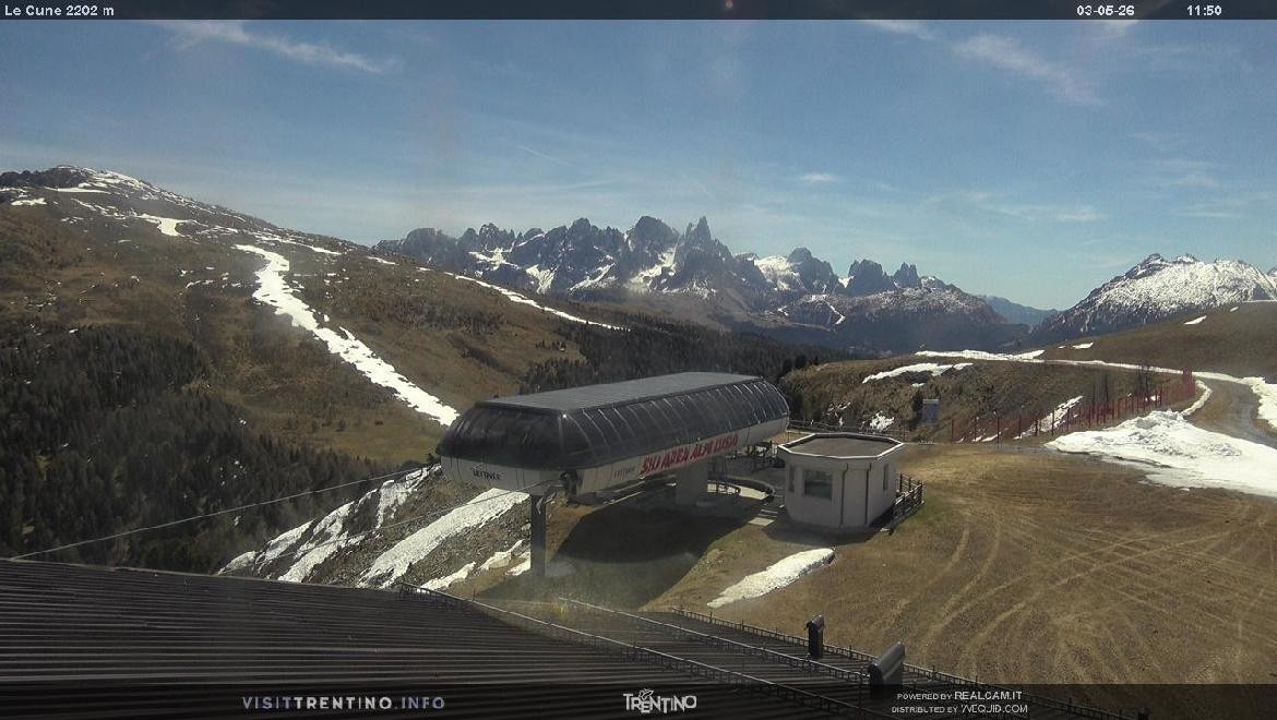 Archived image Webcam mountain station Le Cune, Trentino