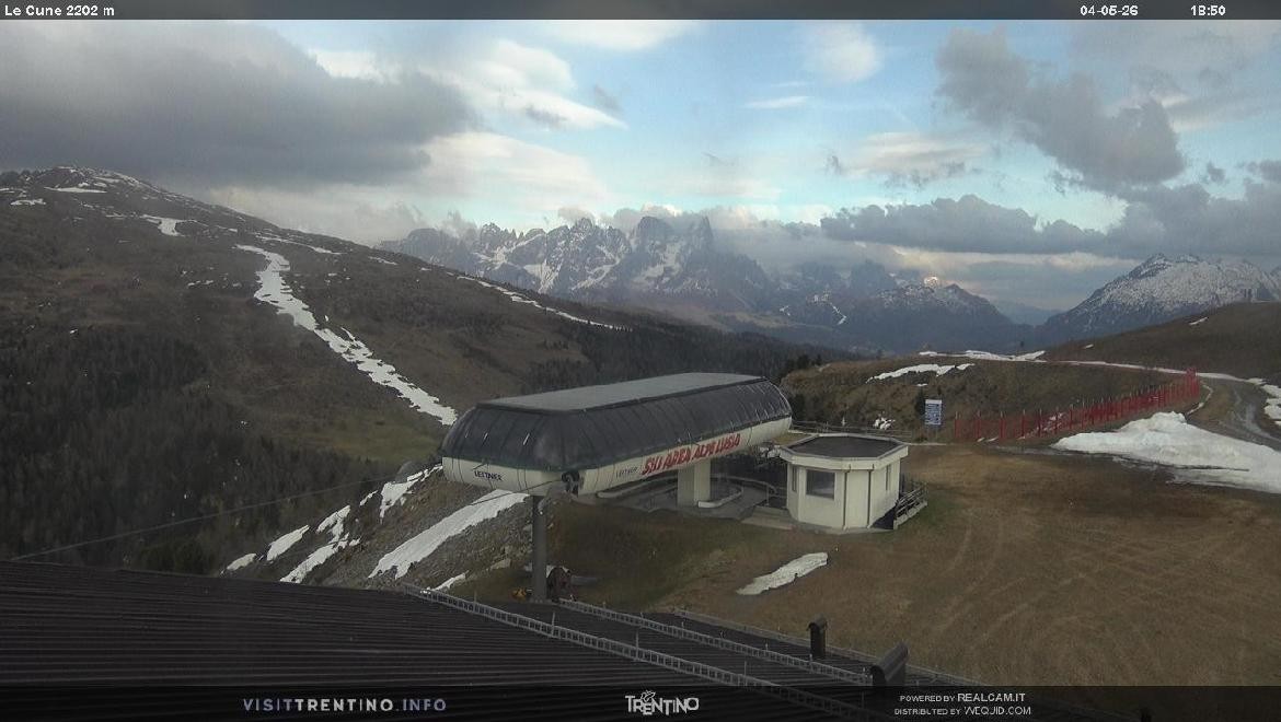 Archived image Webcam mountain station Le Cune, Trentino