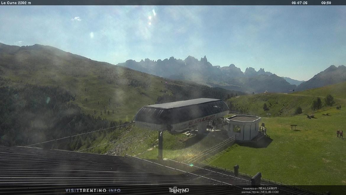 Archived image Webcam mountain station Le Cune, Trentino