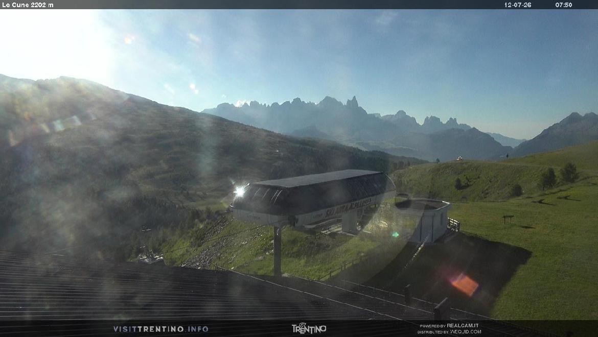 Archived image Webcam mountain station Le Cune, Trentino
