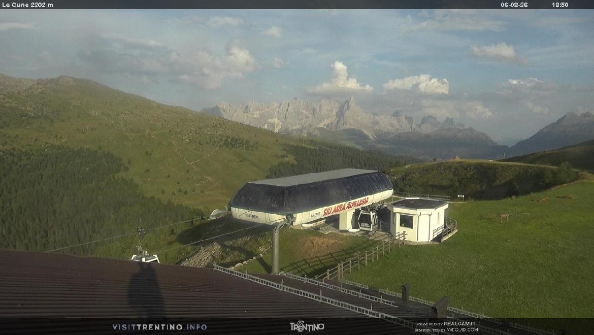 Archived image Webcam mountain station Le Cune, Trentino