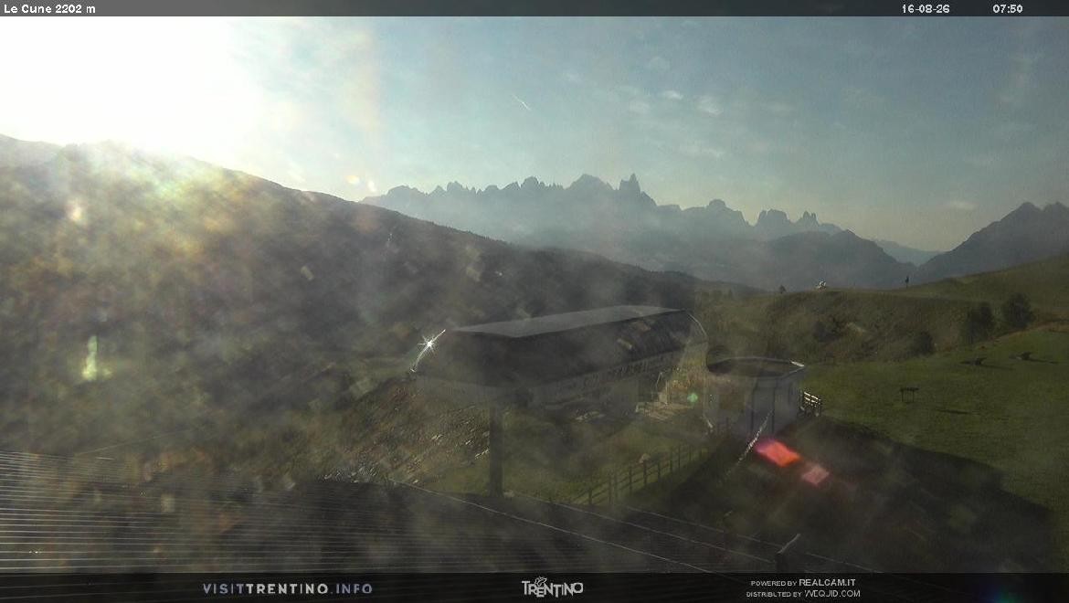 Archived image Webcam mountain station Le Cune, Trentino