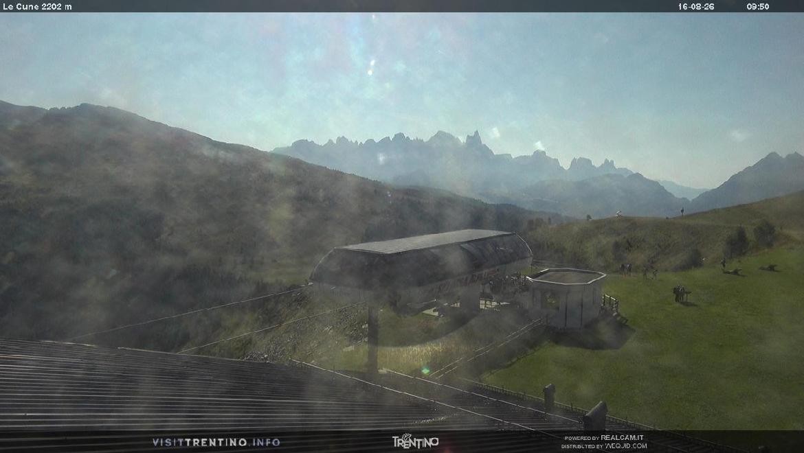 Archived image Webcam mountain station Le Cune, Trentino