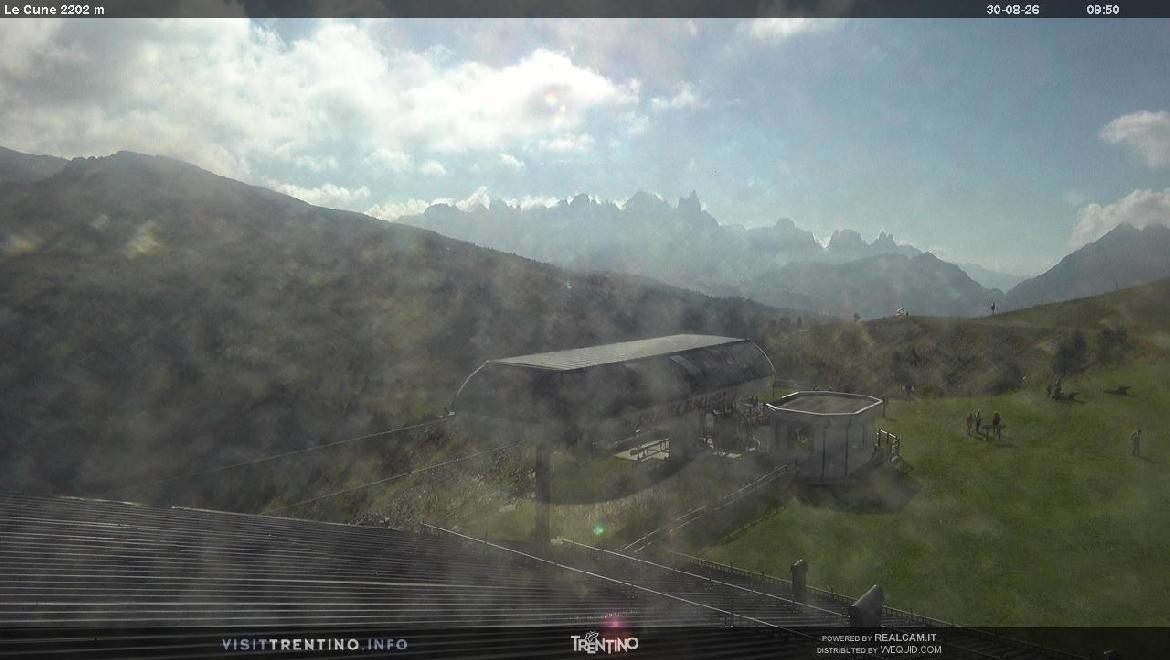 Archived image Webcam mountain station Le Cune, Trentino