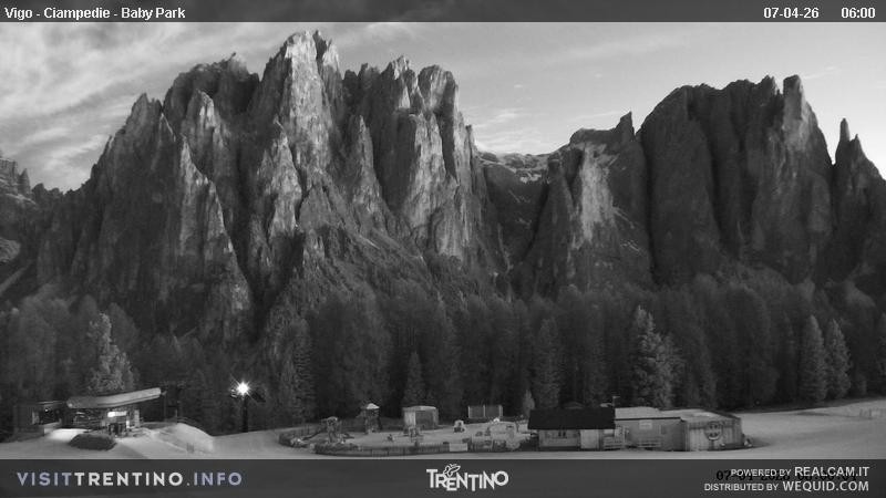 Archiv Foto Webcam Kinderpark Ciampedie