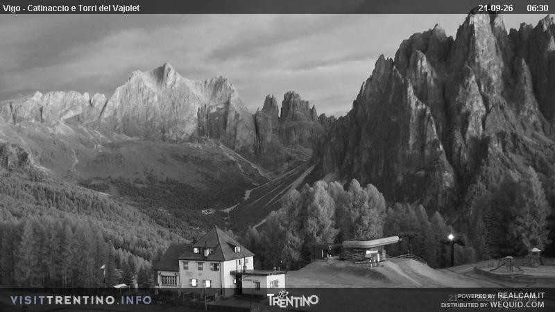 Archiv Foto Webcam Gardeccia-Mulde
