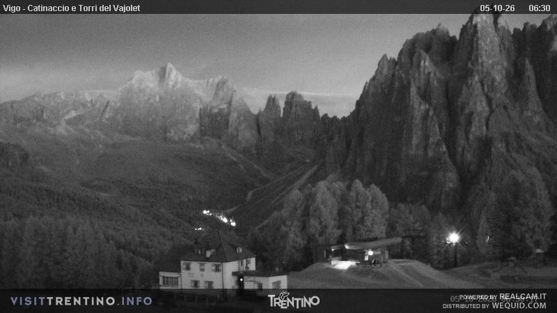 Archiv Foto Webcam Gardeccia-Mulde