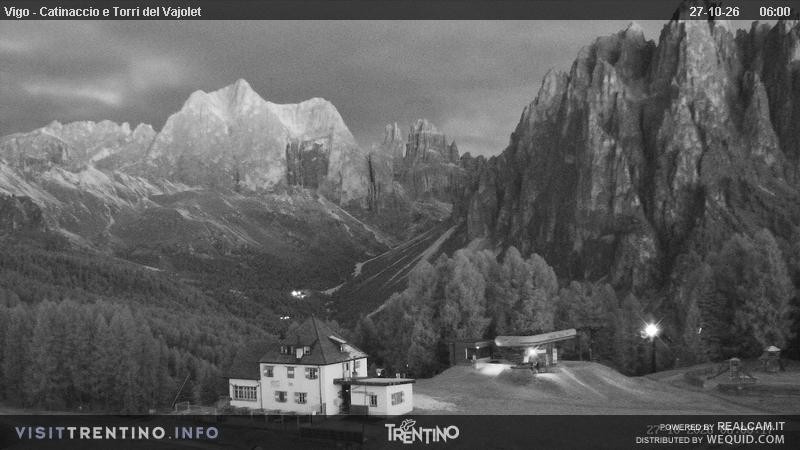Archived image Webcam Torri del Vajolet - Val di Fassa