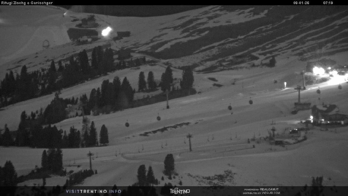 Archived image Webcam Val di Fiemme Rifugi Zisch