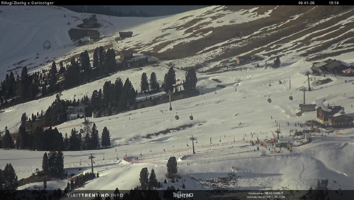 Archived image Webcam Val di Fiemme Rifugi Zisch
