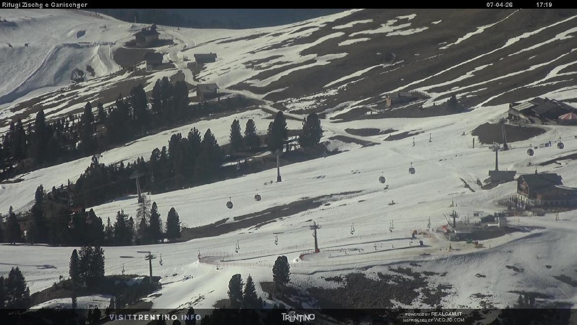 Archived image Webcam Val di Fiemme Rifugi Zisch