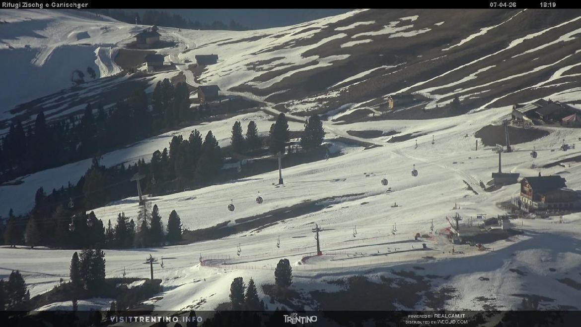 Archived image Webcam Val di Fiemme Rifugi Zisch
