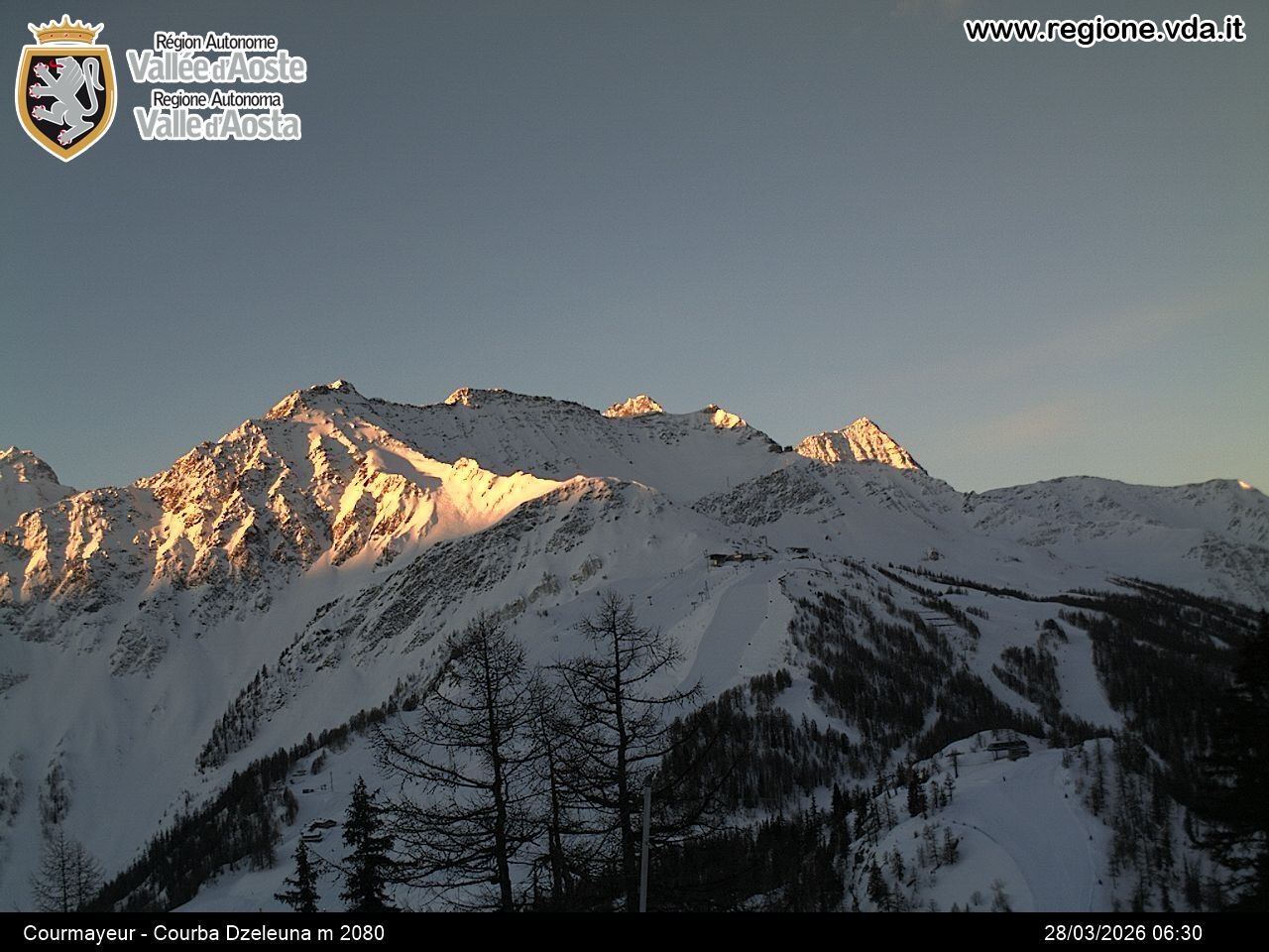 Archived image Webcam Courmayeur in the Aosta Valley