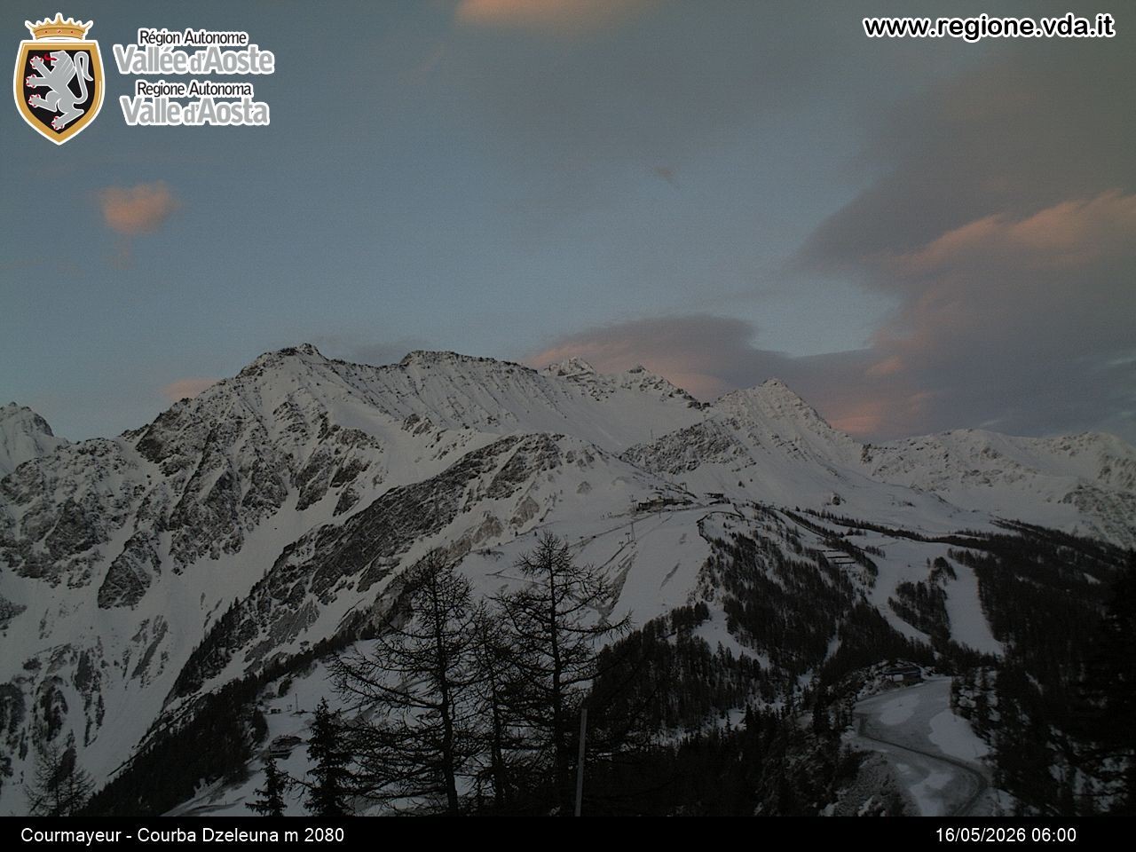 Archived image Webcam Courmayeur in the Aosta Valley