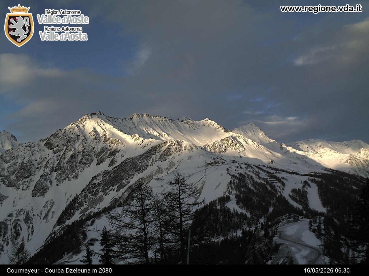 Archived image Webcam Courmayeur in the Aosta Valley