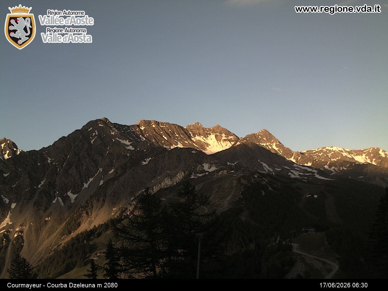 Archived image Webcam Courmayeur in the Aosta Valley