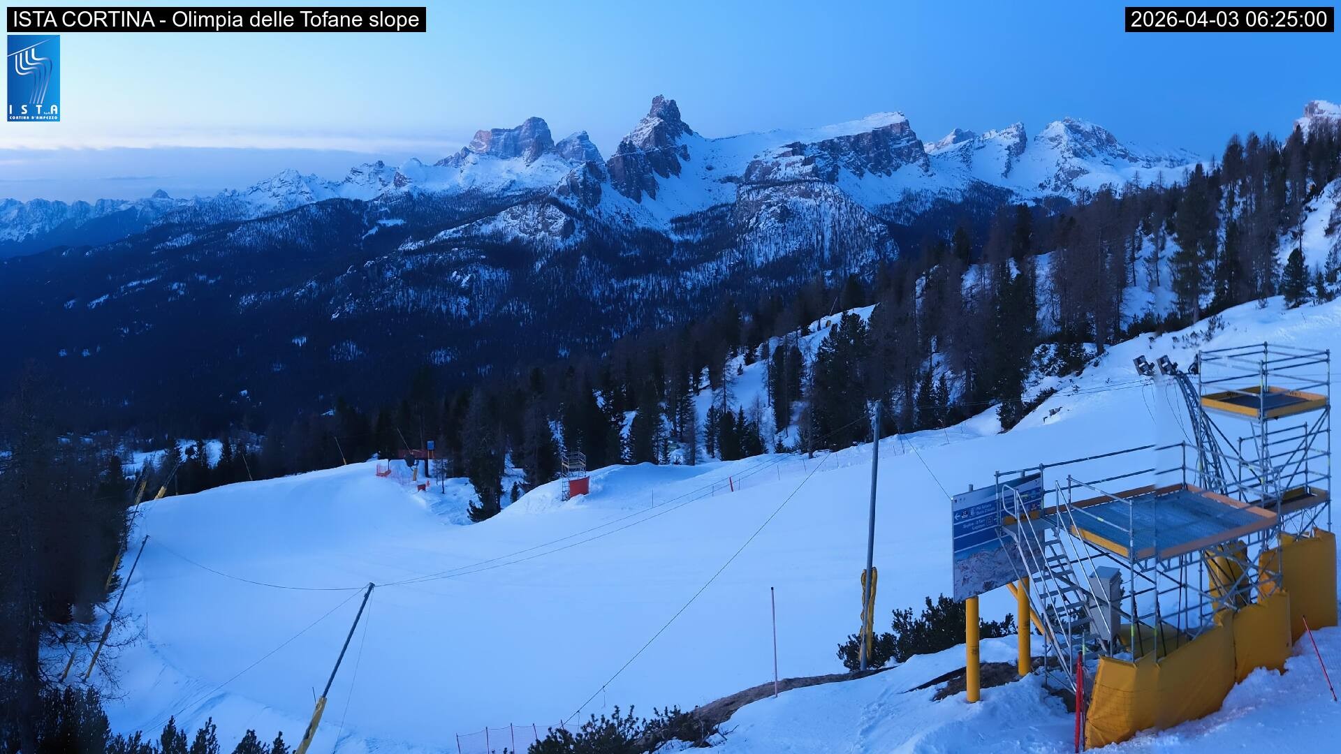 Archived image Webcam Mountain hut Duca d'Aosta