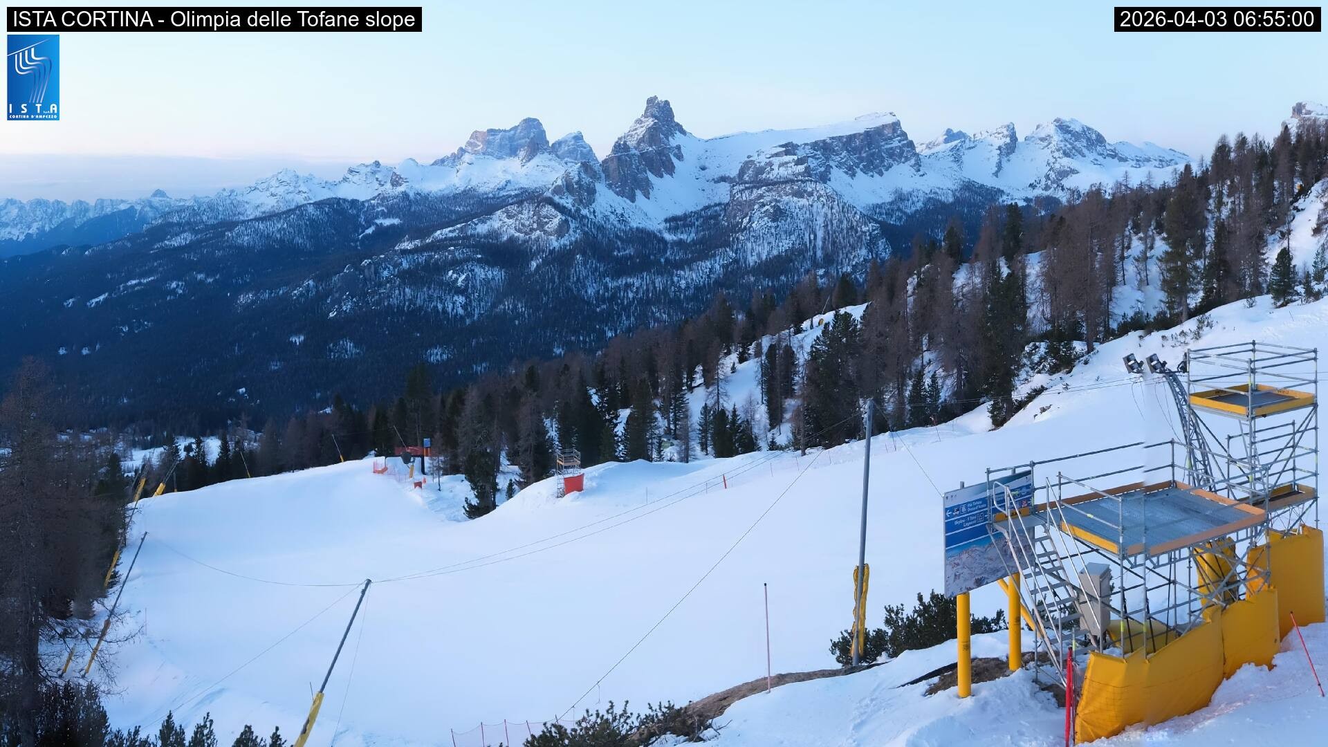 Archived image Webcam Mountain hut Duca d'Aosta