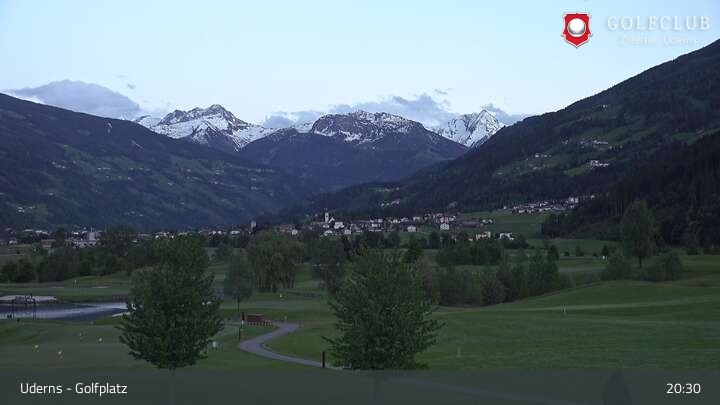Archived image Webcam Golf Course in Uderns