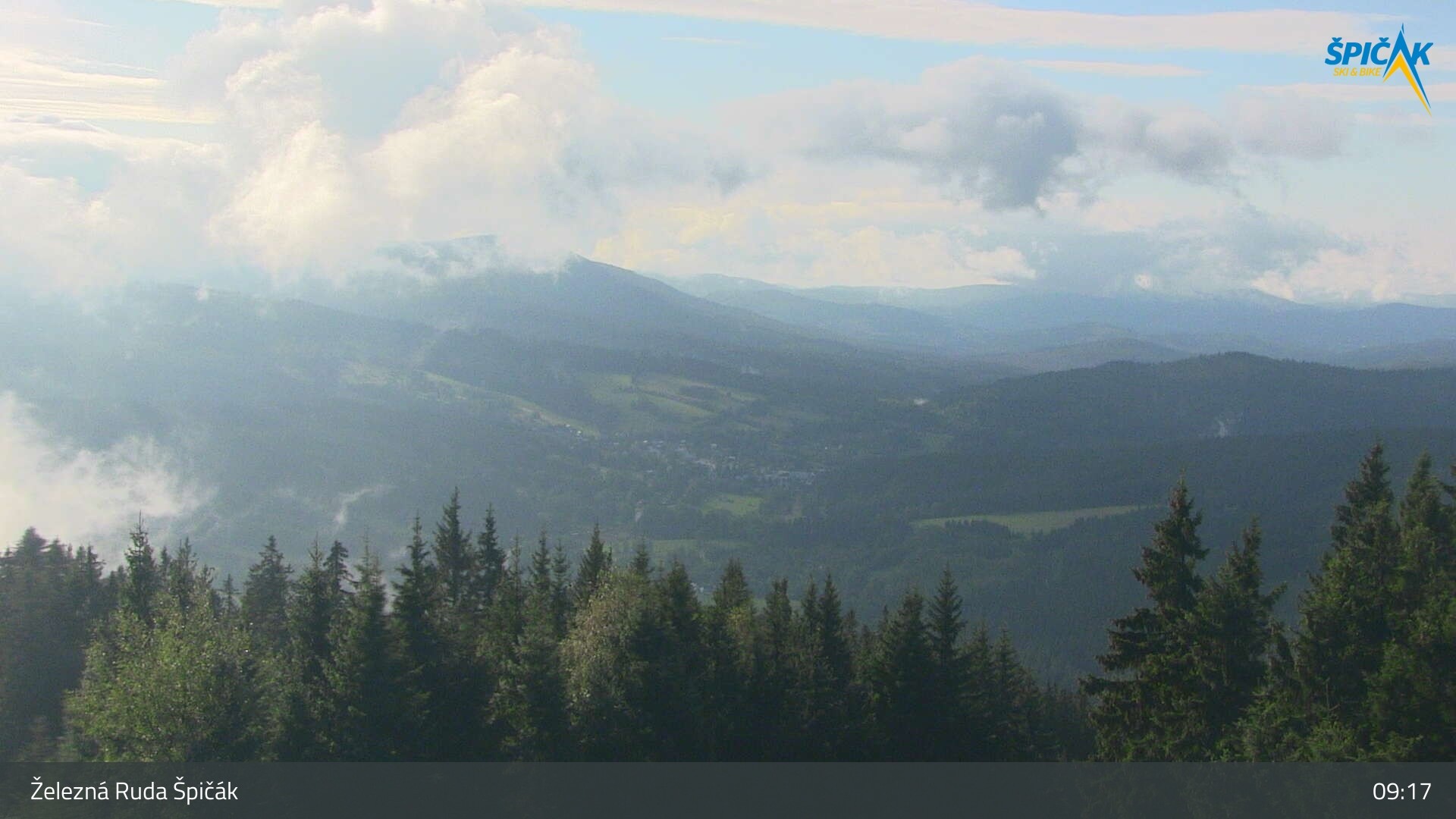 Archived image Webcam Špicák Železná Ruda: Chair Lift