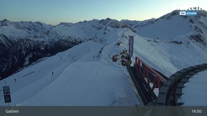 Archived image Webcam Stubnerkogel Top Station South