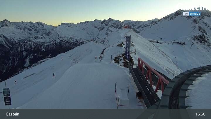 Archived image Webcam Stubnerkogel Top Station South